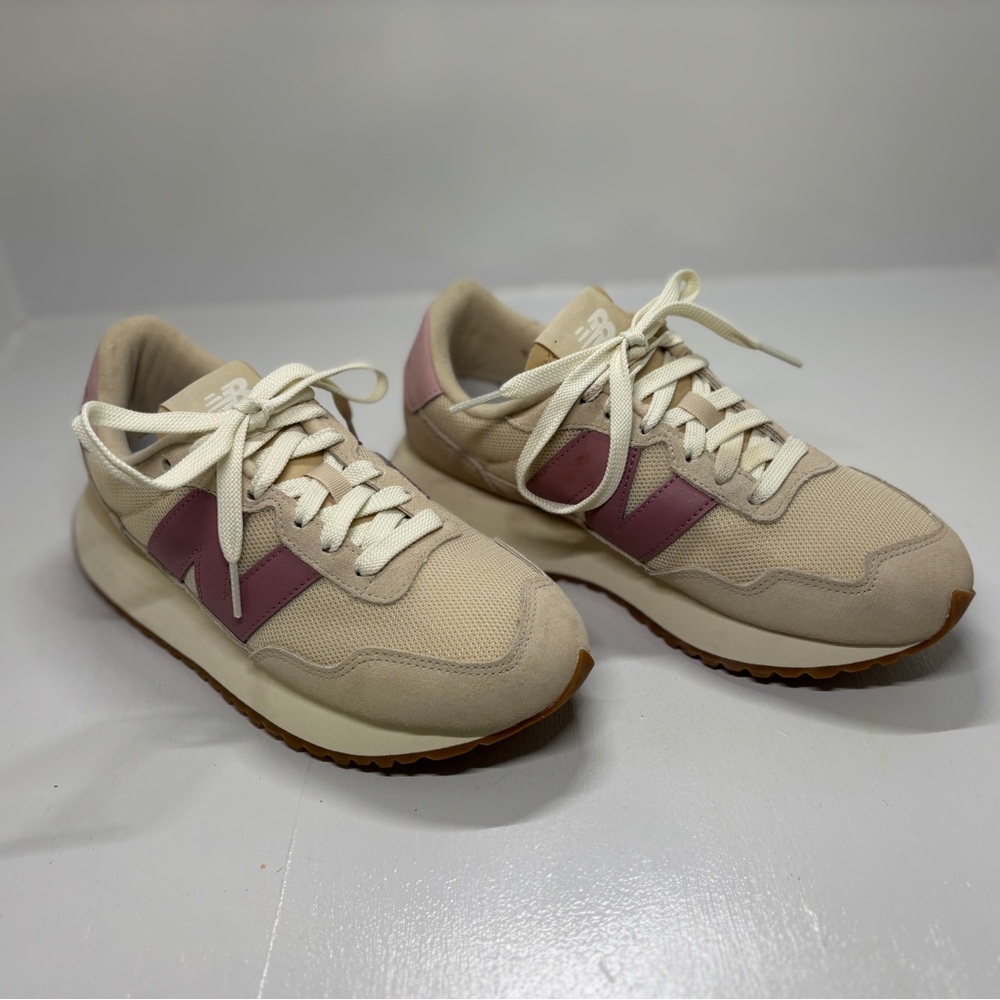 New Balance 237 Women's Cream and Pink Sneakers size 6.5 - Picture 2 of 10